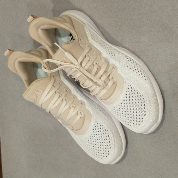 New APL TechLoom Tracer Knit Training Shoe size 7.5 - Picture 2 of 5